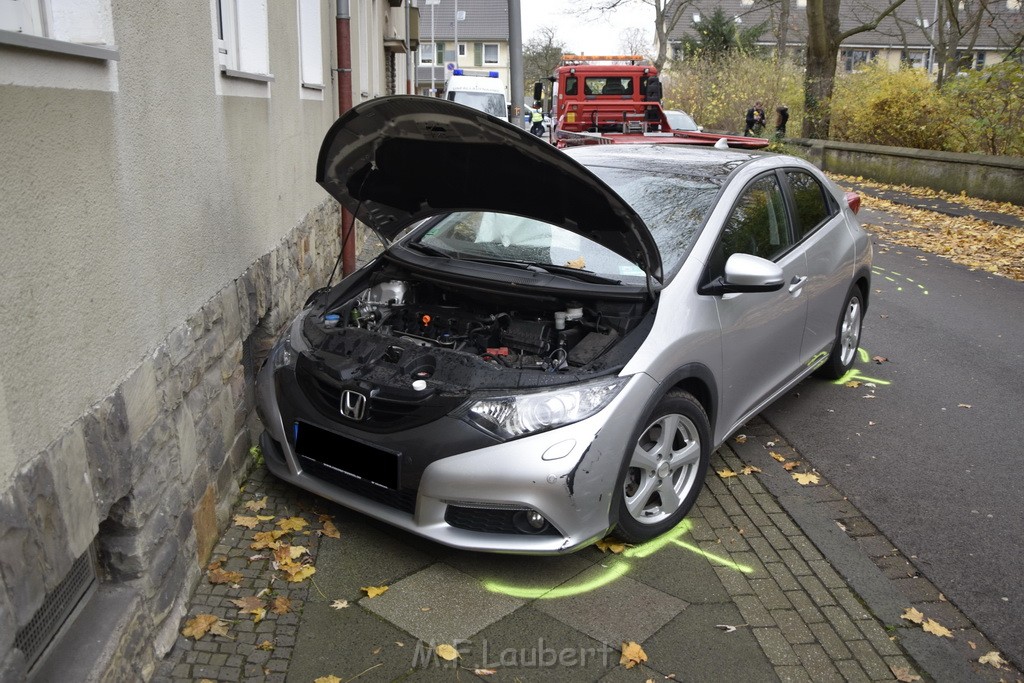 VU PKW gegen Hauswand Leverkusen Wiesdorf Kaiserstr P09.JPG - Miklos Laubert